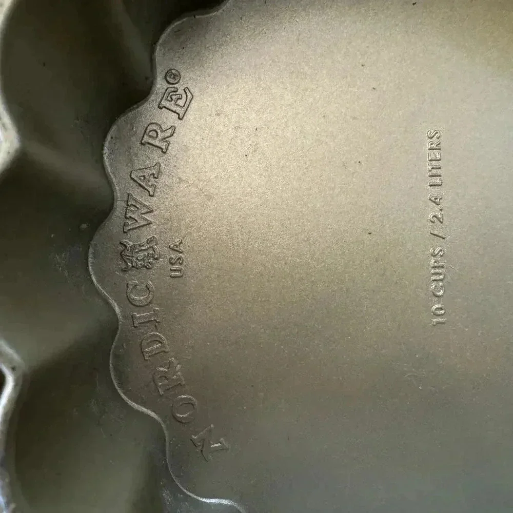 Nordicware Giant Cupcake Pan Gold